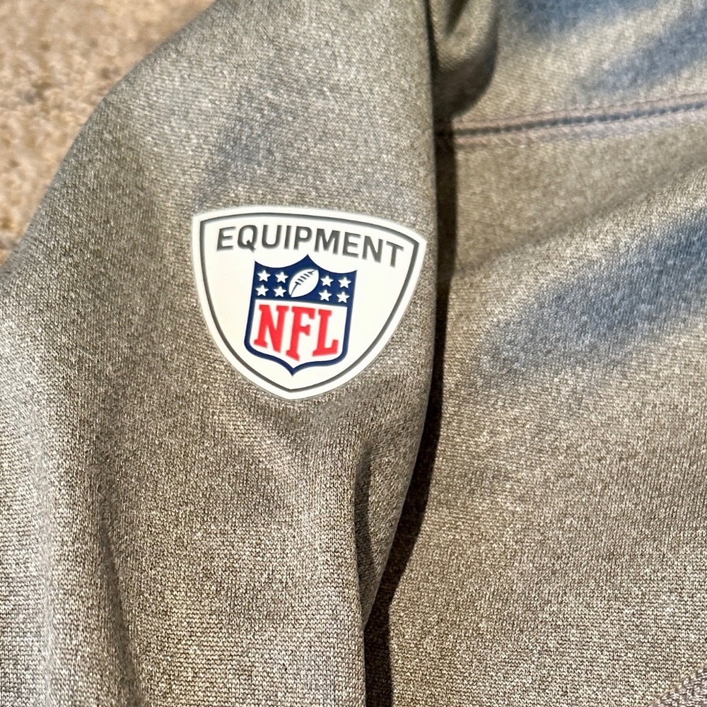 🏴‍☠️Nike Tampa Bay Buccaneers Hoodie - Size Medium- Worn Once🏴‍☠️ - Picture 4 of 8